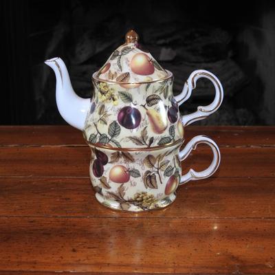 Teapot and mug set