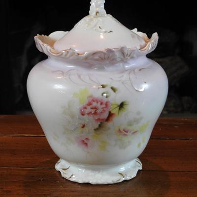Beautiful vintage porcelain German cracker jar