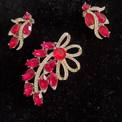 Vintage Hattie Carnegie Brooch and earrings