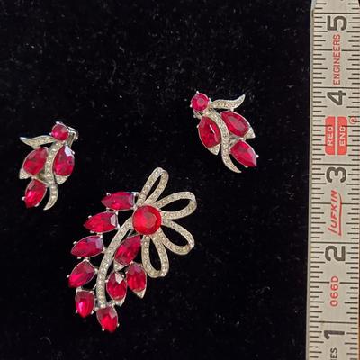 Vintage Hattie Carnegie Brooch and earrings
