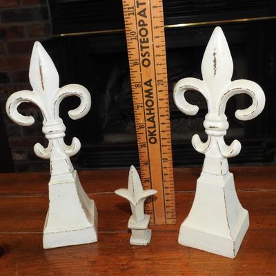 Rustic fleur-de-lis' cast iron