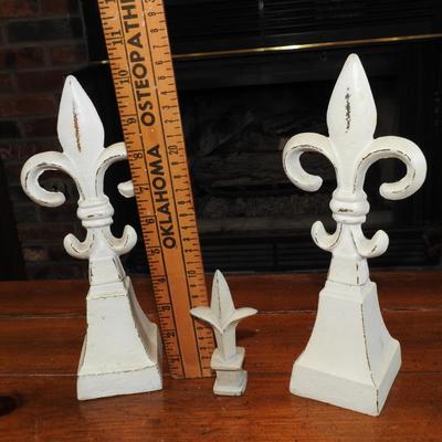 Rustic fleur-de-lis' cast iron