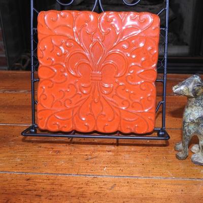 Frankoma trivet with dog