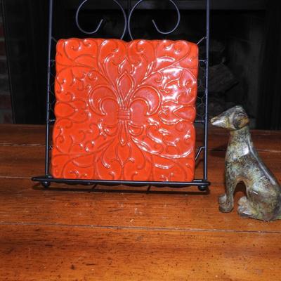 Frankoma trivet with dog