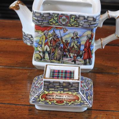 Wonderful English Sadler teapot