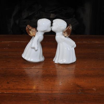 Kissing angels