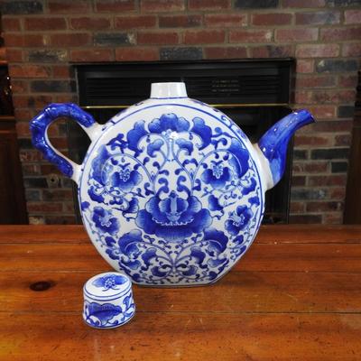 Bombay China round moon decorative teapot