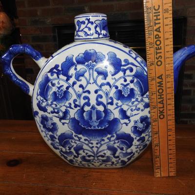 Bombay China round moon decorative teapot