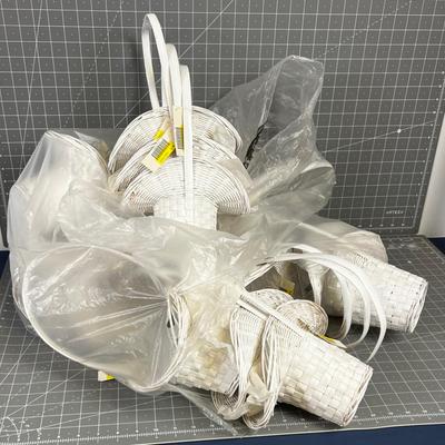 White Basket Lot (Approx., 20) , Small Size, NEW 