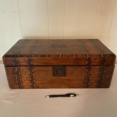 Antique Inlaid and Veneered Wooden Box (GB-DW)