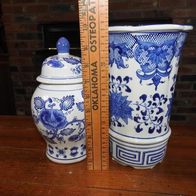 Blue and white jar and vase