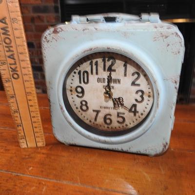 Shabby chic clock