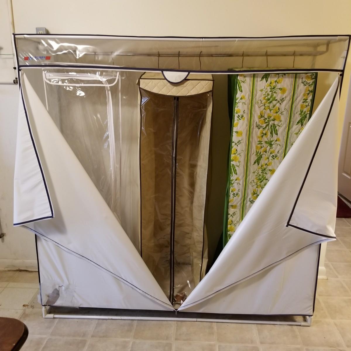 Four Hanging Garment Storage Bags (LJS)