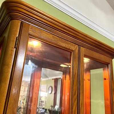PULASKI FURNITURE CO ~ Oak Beveled Glass Doors Lighted Curio Cabinet ~ *Read Details