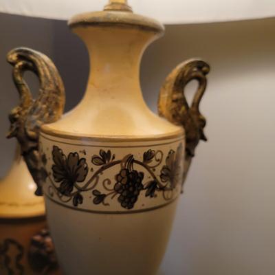 Lamp and Urn (GB-DW)