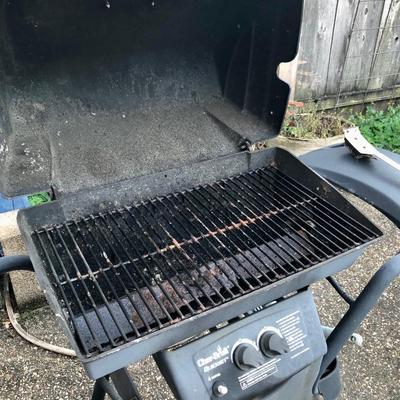 Charbroil grill with gas tank