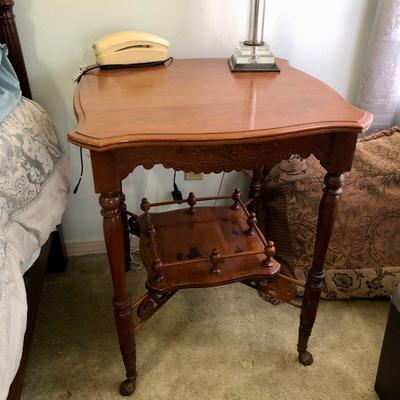 Antique side table 24x24x29