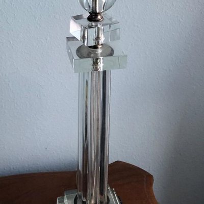 Vintage crystal table lamp with crystal lampshade closure