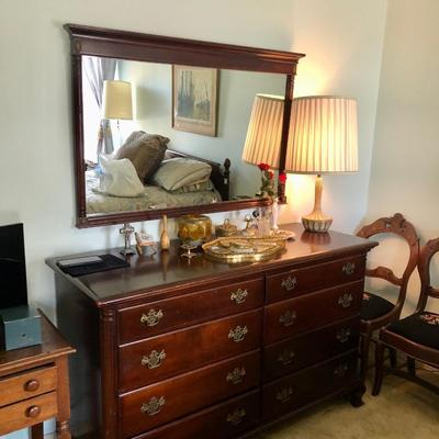 6 drawer dresser/ Bureau