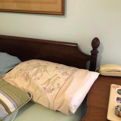 Antique mahogany pineapple finial bed