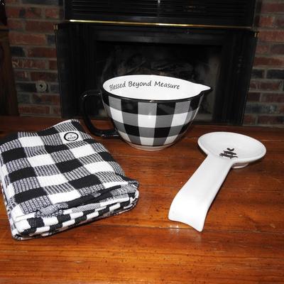 Collection of kitchen items