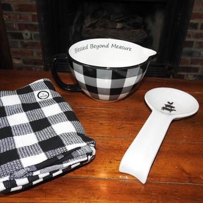 Collection of kitchen items