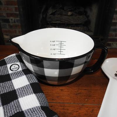 Collection of kitchen items