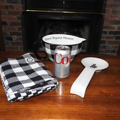 Collection of kitchen items