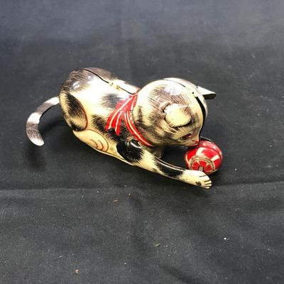 VINTAGE TIN TOY