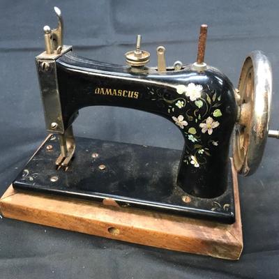 CHILDS SIZE SEWING MACHINE