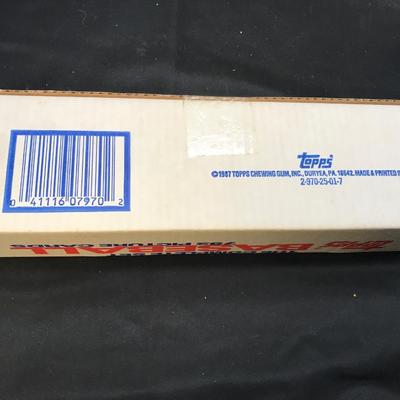 BOX OF VINTAGE BASEBALL CARDS