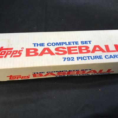 BOX OF VINTAGE BASEBALL CARDS