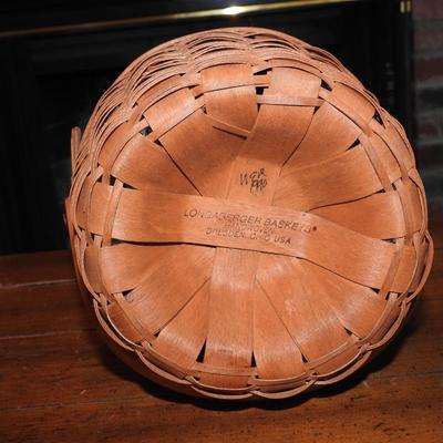 Beautiful handled Longaberger basket