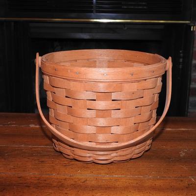 Beautiful handled Longaberger basket