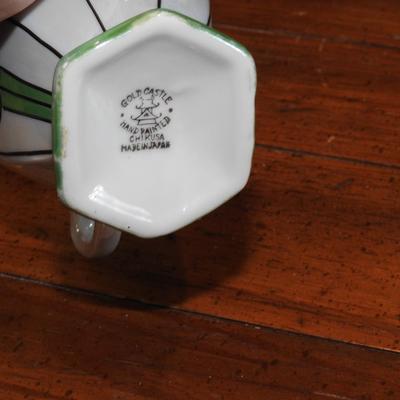 Cream and sugar dish