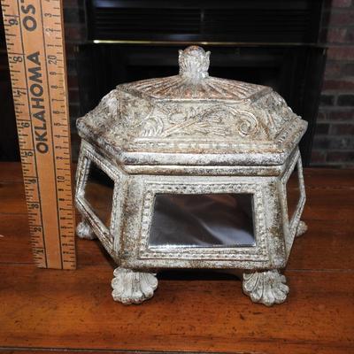 Mirrored lidded box