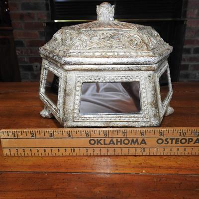 Mirrored lidded box