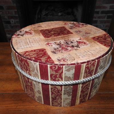 Set of hat boxes
