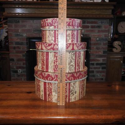 Set of hat boxes