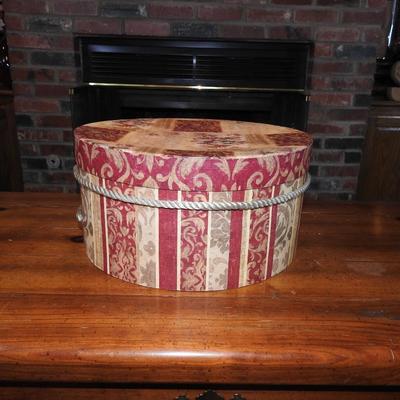 Set of hat boxes