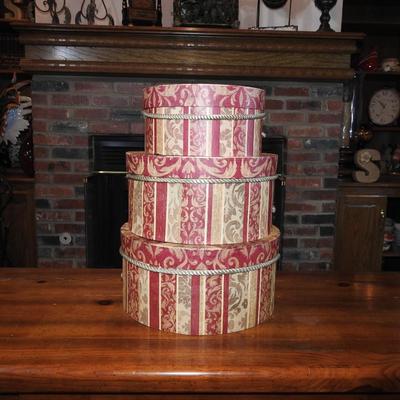 Set of hat boxes