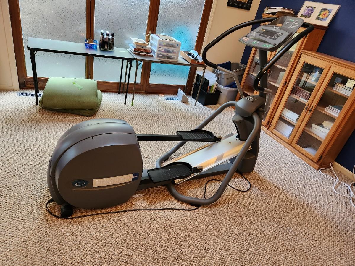 PRECOR EFX 5.21I ELIPTICAL GRADE EQUIPMENT