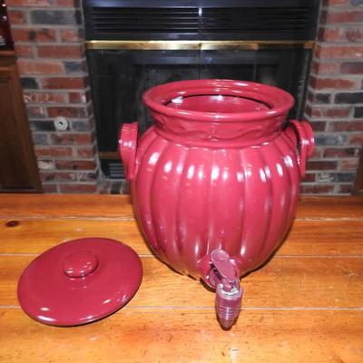 Beverage dispenser crock