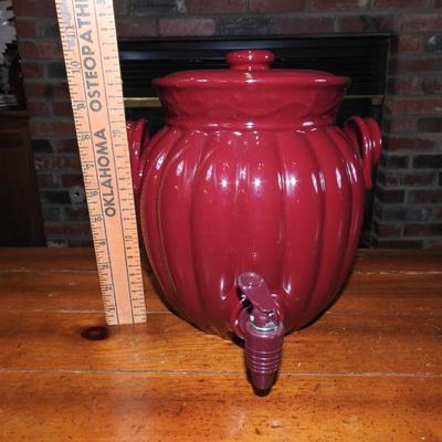 Beverage dispenser crock