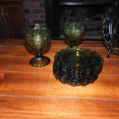 Avocado green dish set