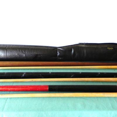 THREE PROFFESIONAL POOL CUES AND BOX OF CHAULK CUE CUBES