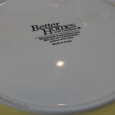 Better homes and Gardens dish set