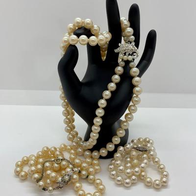 LOT 6R:  Vintage Pearl Necklaces: 16