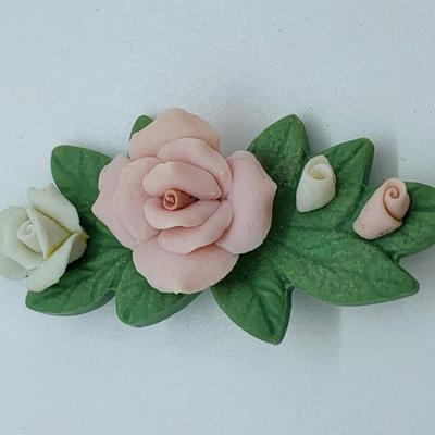 LOT 17R: Floral Brooches: Goldtone, Resin, Ceramic