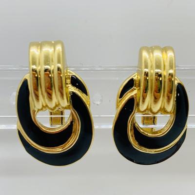 LOT 21R: Vintage Clip On Earrings: Silvertone Floral, Goldtone/Black, Faux Pearls w/Black & Goldtone & More
